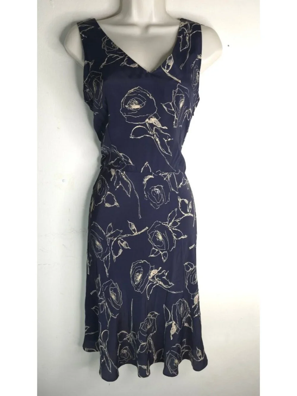 Ralph Lauren Navy Floral Sleeveless Dress Size 8 V-Neck 76% Acetate 20% Silk 4% - Picture 2 of 15